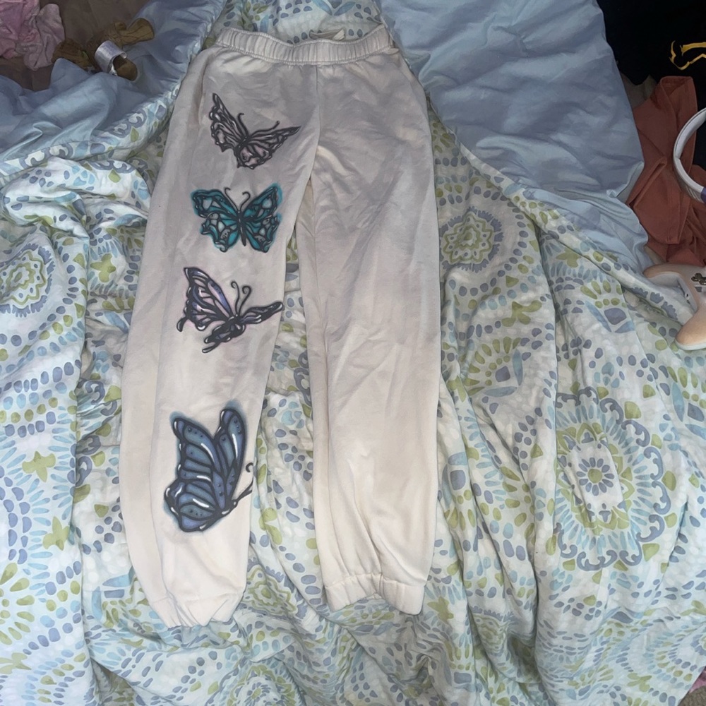 Cute baggy butterfly sweatpants🦋